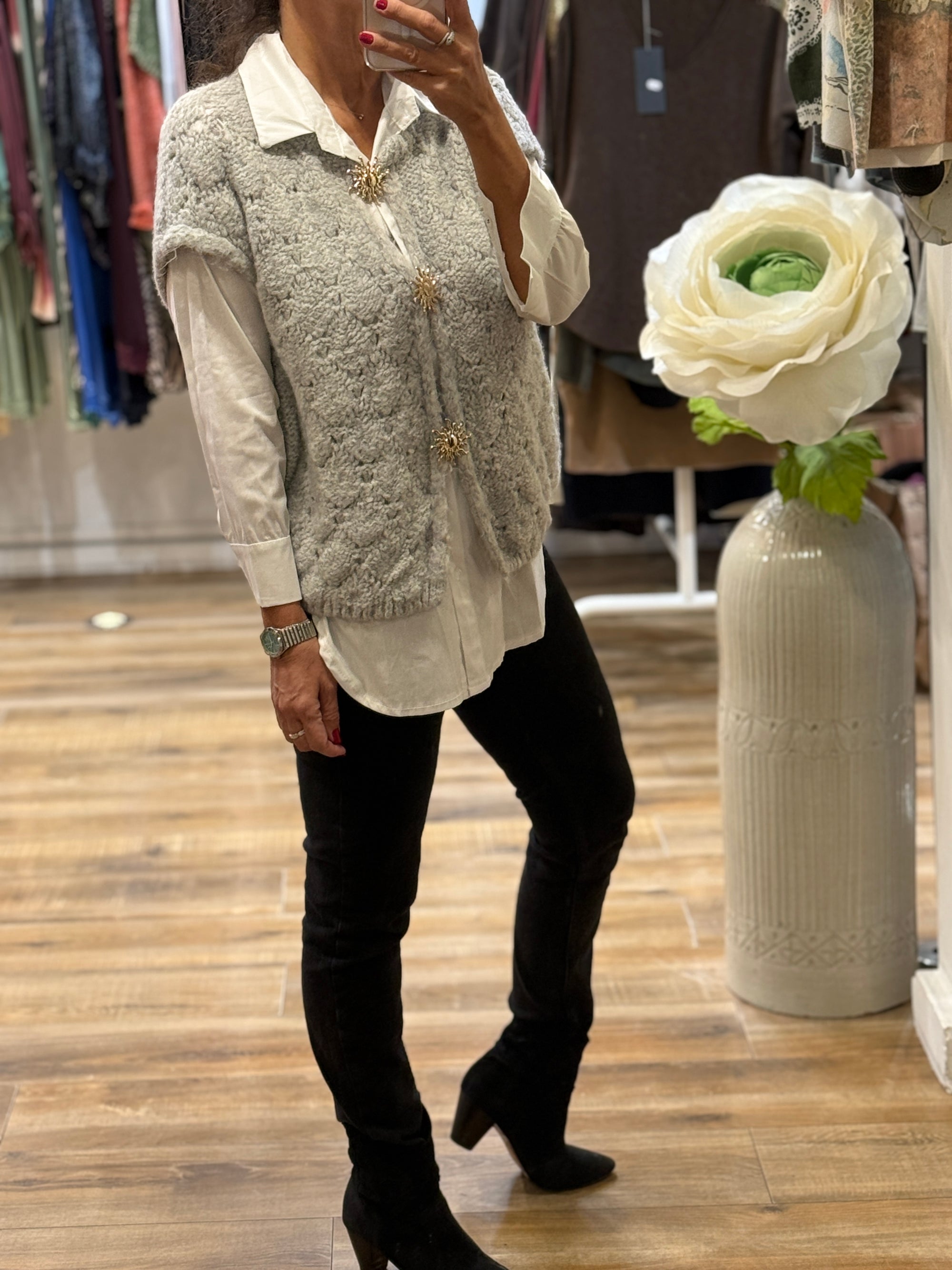 PULL/GILET MAILLE GRISE BOUTONS DORÉS