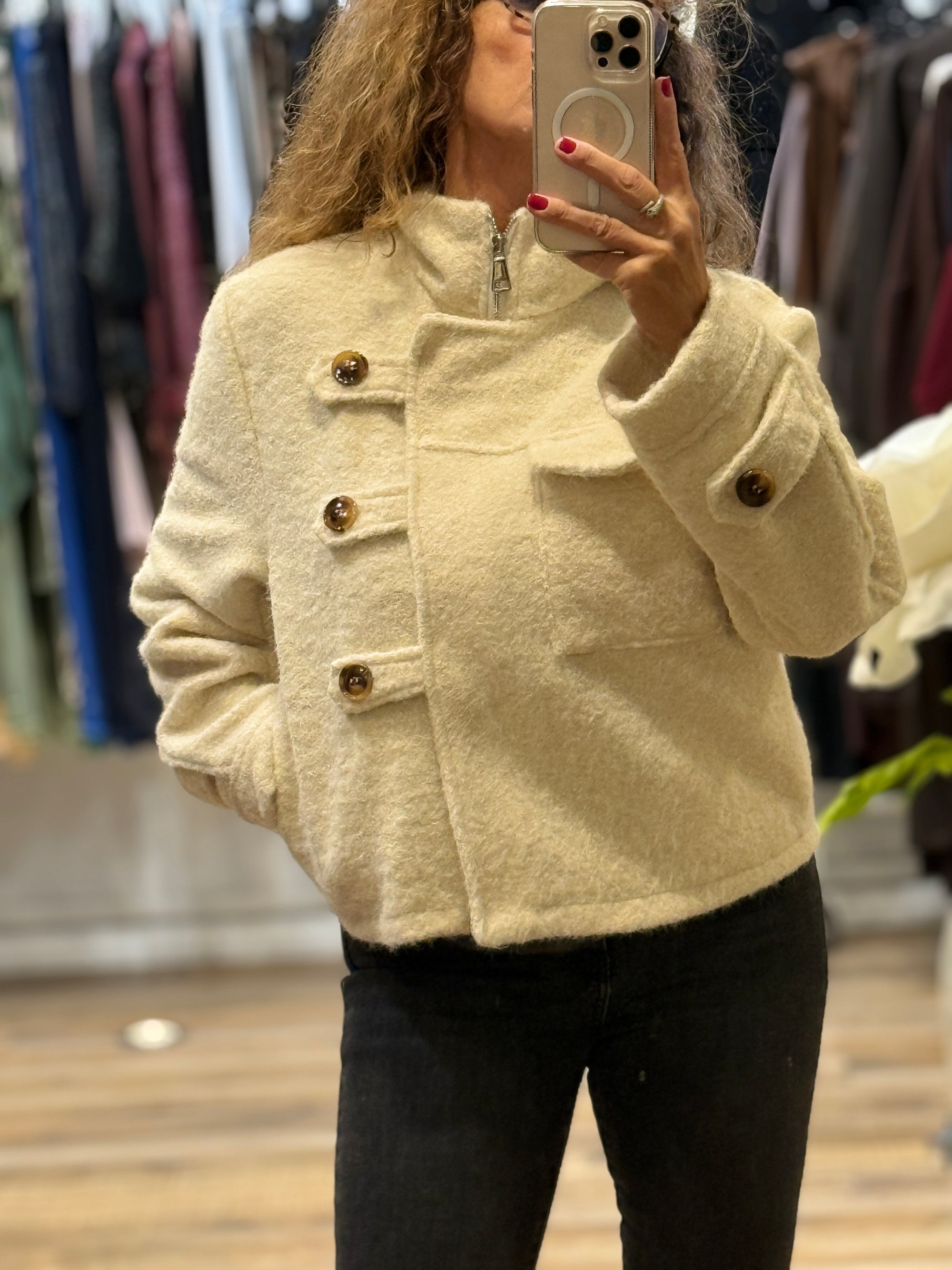 VESTE COURTE ÉCRUE EFFET LAINE BOUILLIE