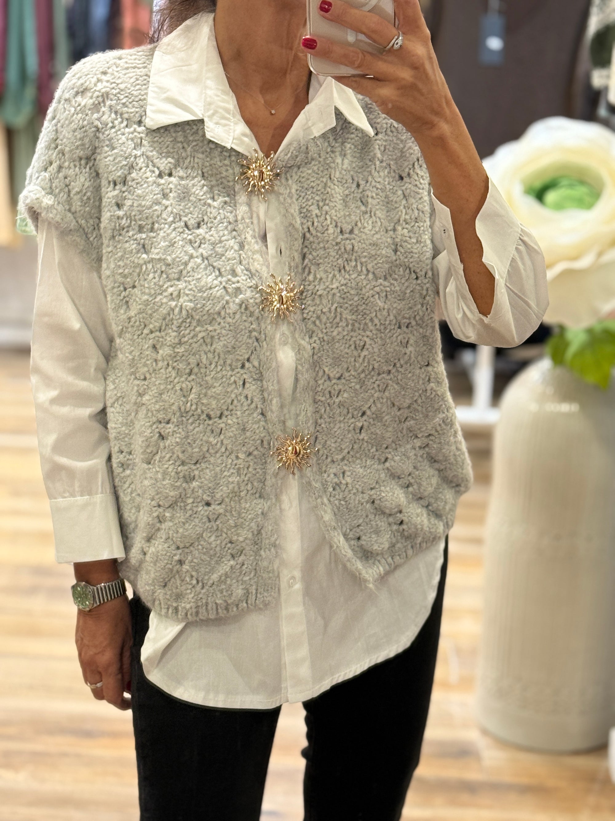 PULL/GILET MAILLE GRISE BOUTONS DORÉS