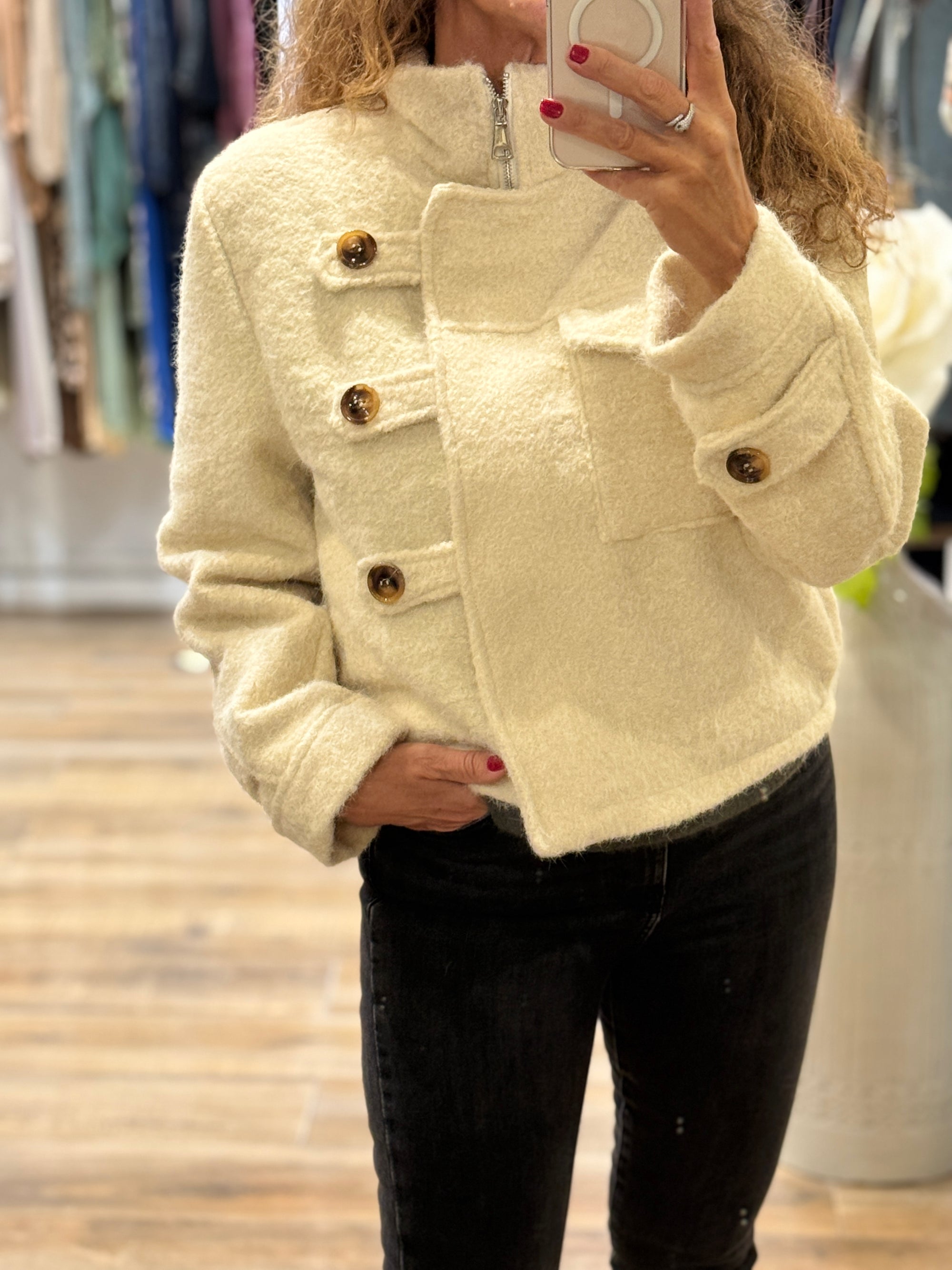 VESTE COURTE ÉCRUE EFFET LAINE BOUILLIE