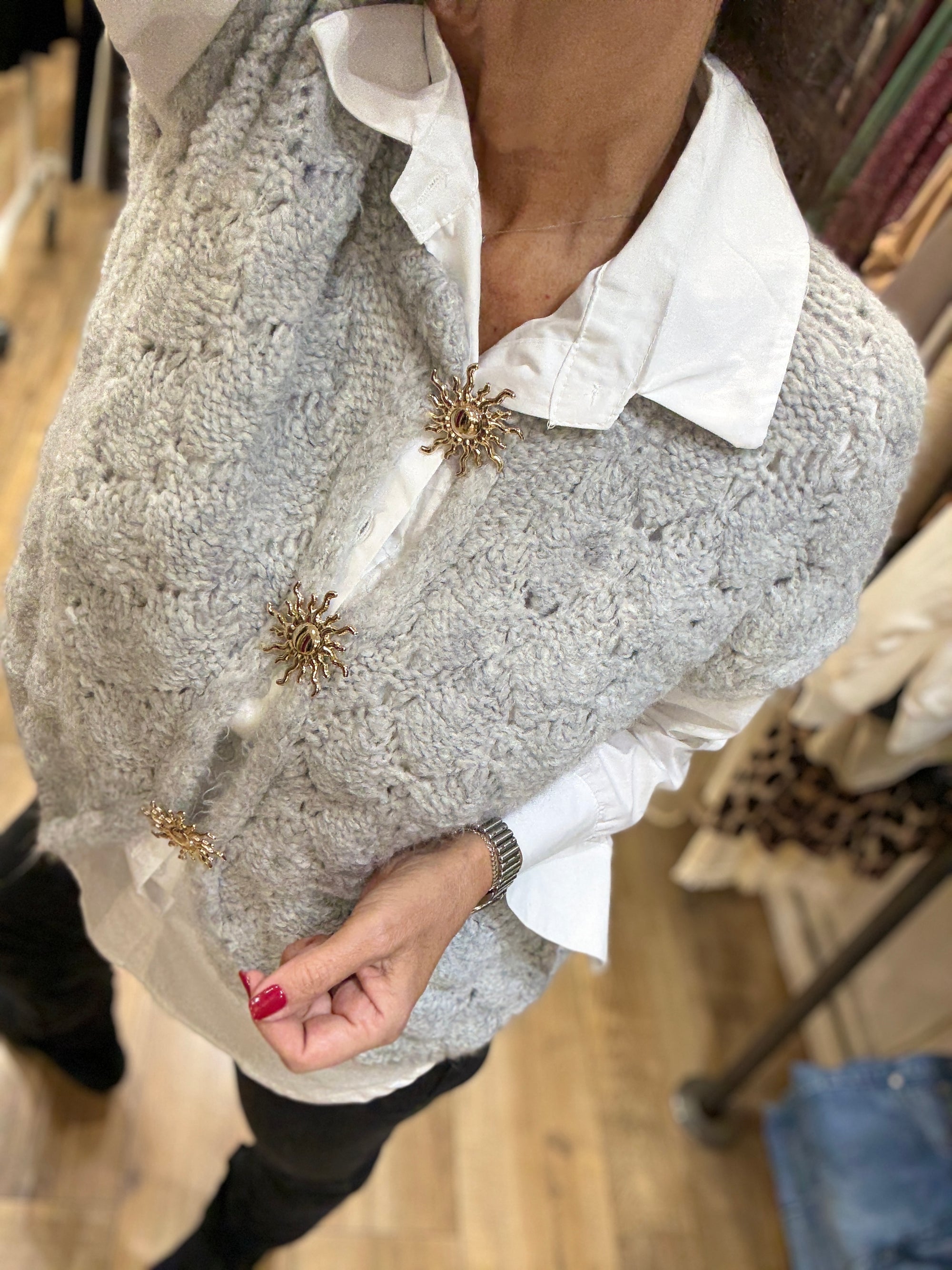 PULL/GILET MAILLE GRISE BOUTONS DORÉS