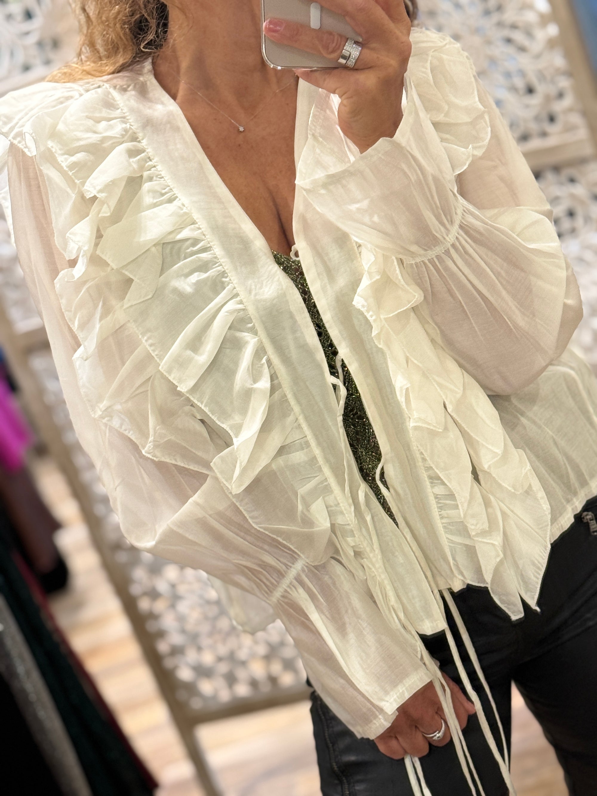 BLOUSE ECRU ROMANTIQUE A VOLANTS