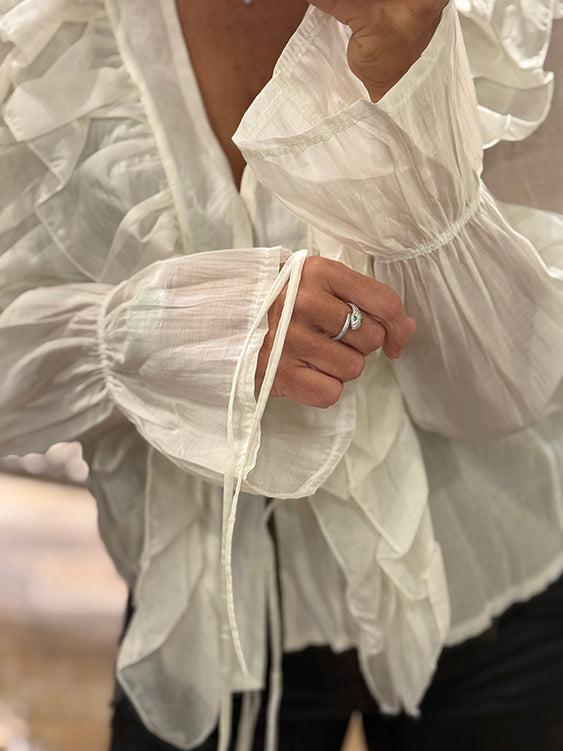 BLOUSE ECRU ROMANTIQUE A VOLANTS