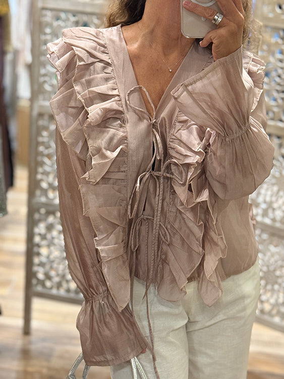 BLOUSE TAUPE ROMANTIQUE A VOLANTS