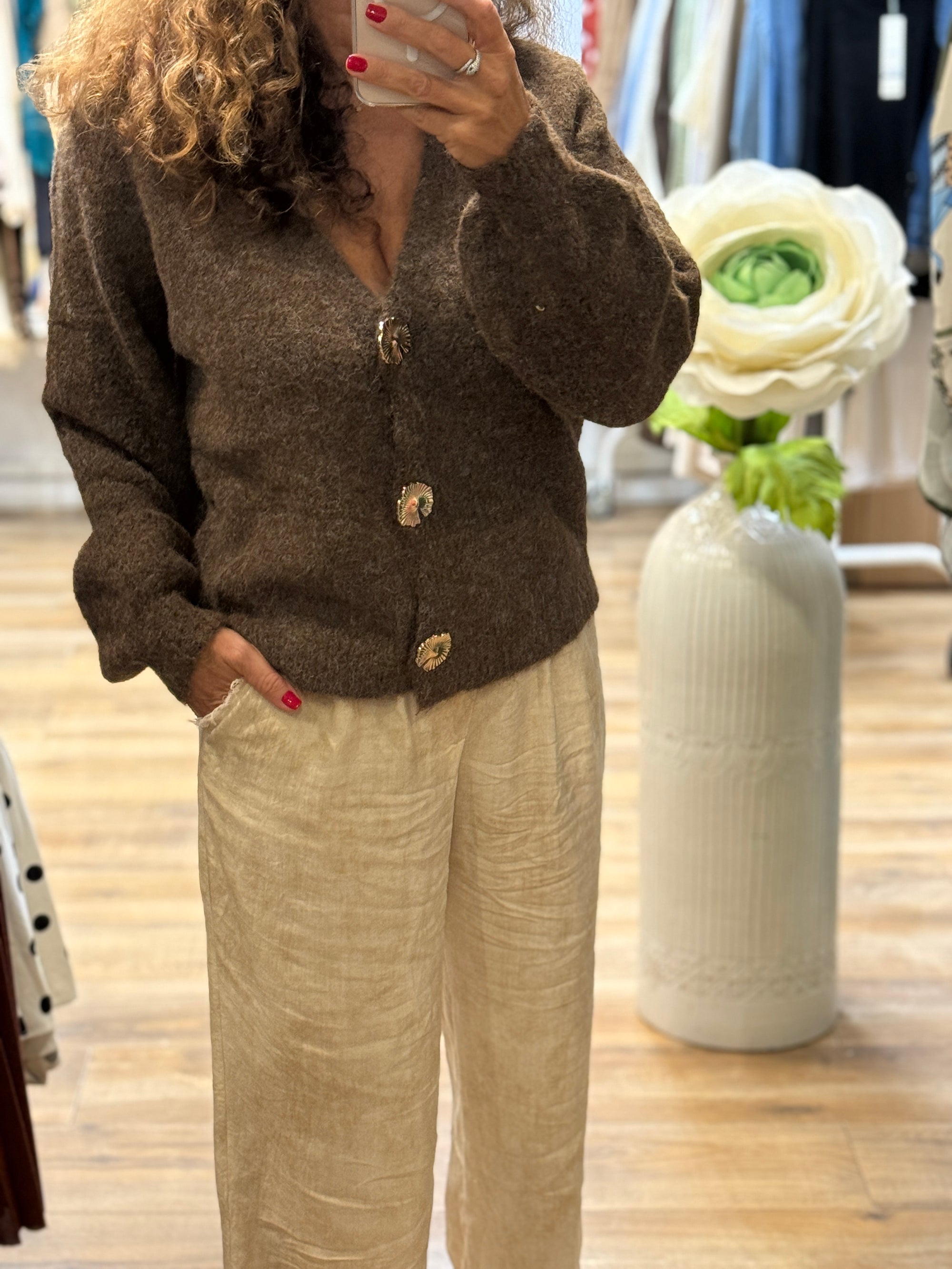 PULL/GILET CHOCO BOUTONS FLEURS DORÉES