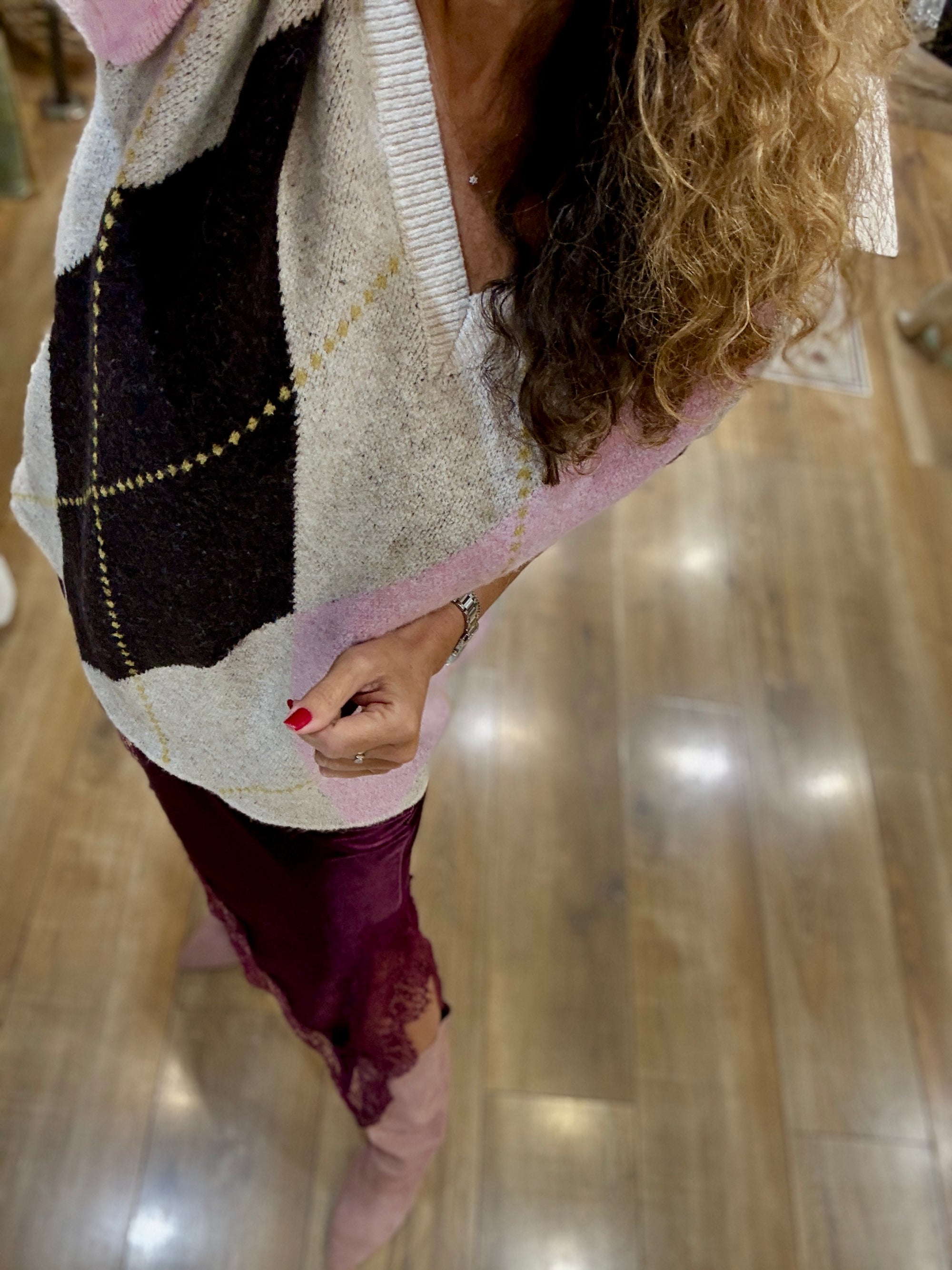 PULL OVERSIZE ARGYLE ROSE CHOCOLAT ET ECRU