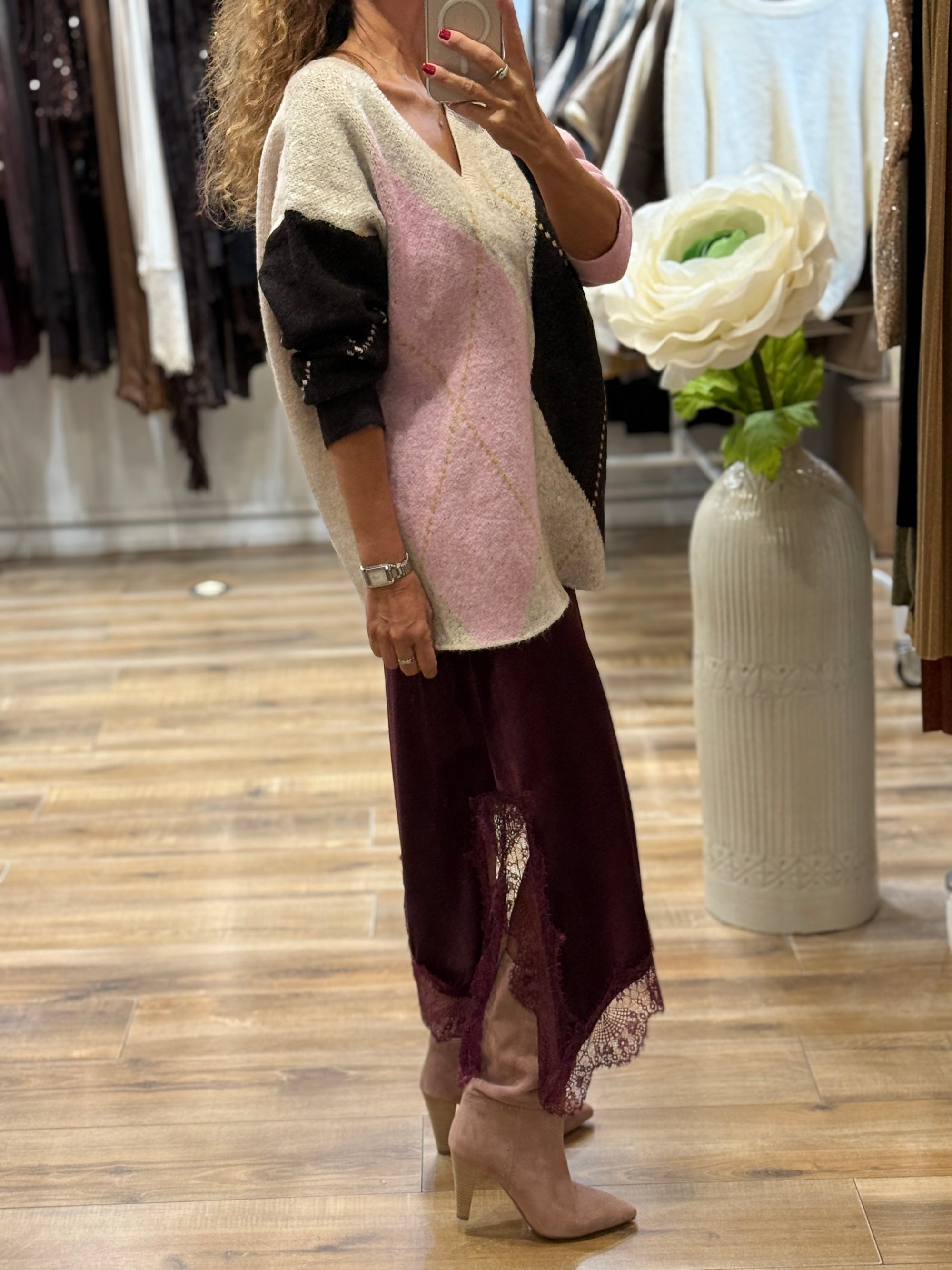 PULL OVERSIZE ARGYLE ROSE CHOCOLAT ET ECRU