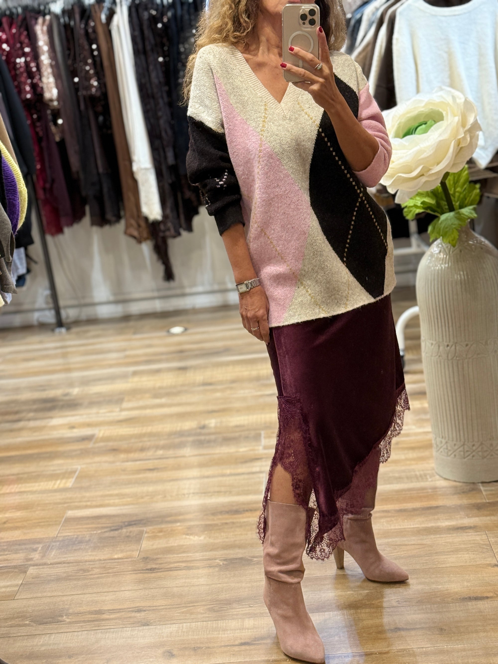 PULL OVERSIZE ARGYLE ROSE CHOCOLAT ET ECRU