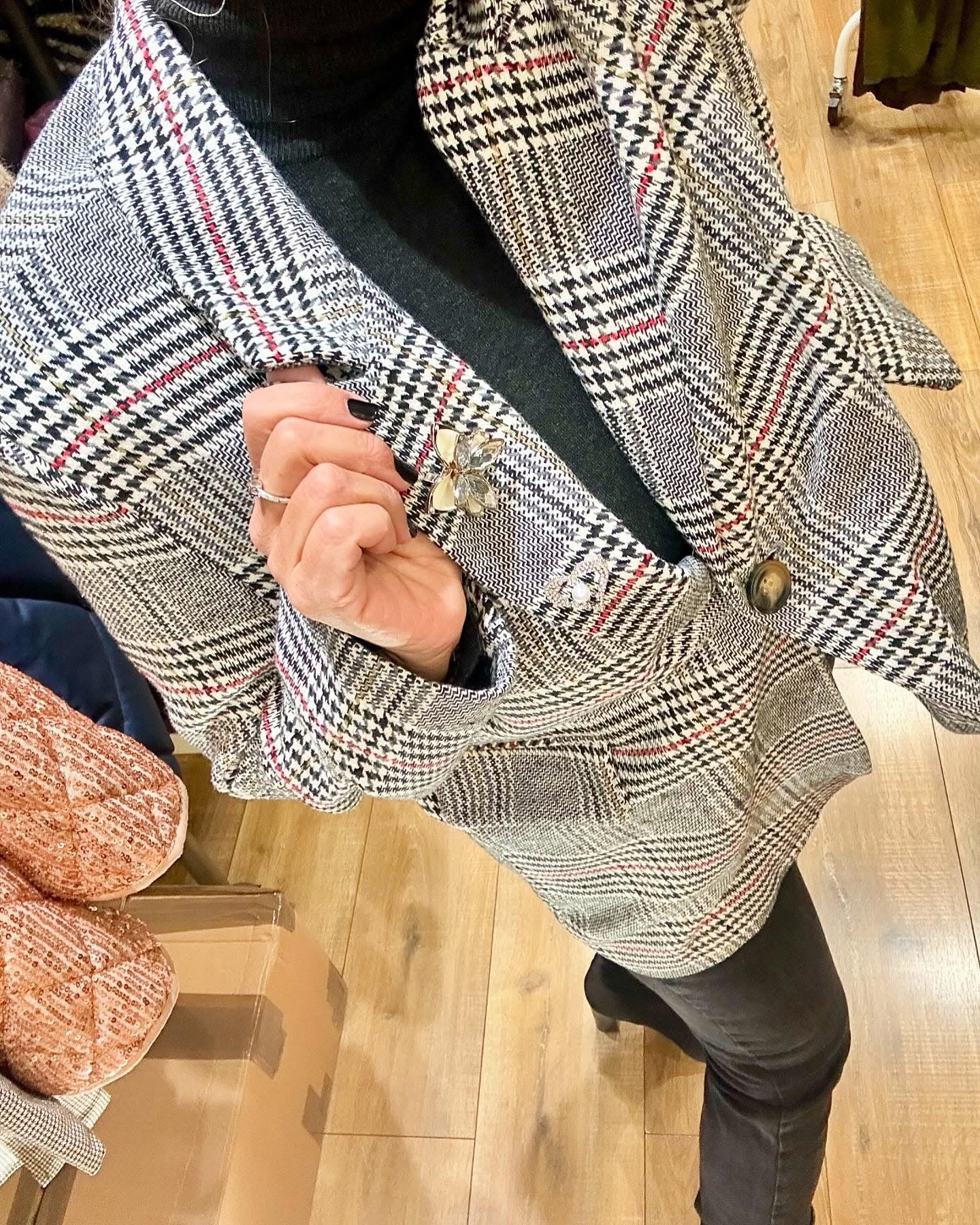 BLAZER PIED DE POULE AVEC BROCHE FLEUR